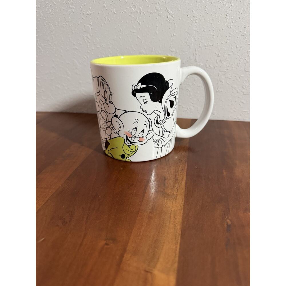 Disney Store Snow White & The Seven Dwarfs Black & White w/Lime Green Mug EUC